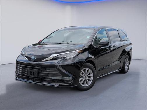 2023 Toyota Sienna LE