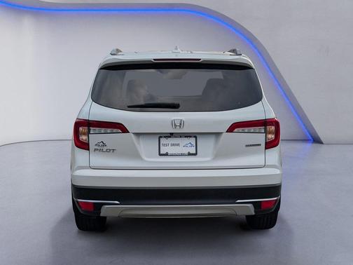 2022 Honda Pilot Touring 8-Passenger
