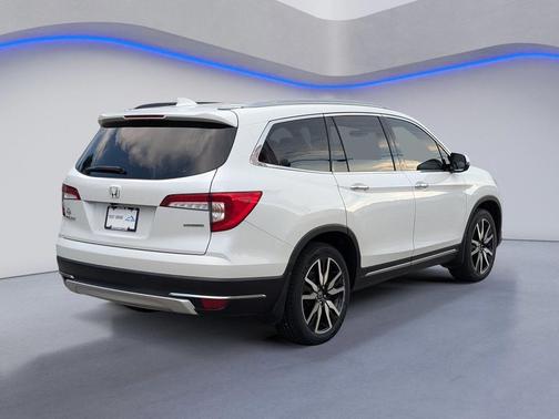 2022 Honda Pilot Touring 8-Passenger