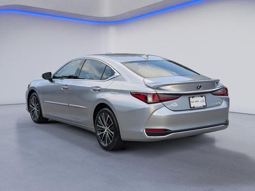 2025 Lexus ES 300h Base