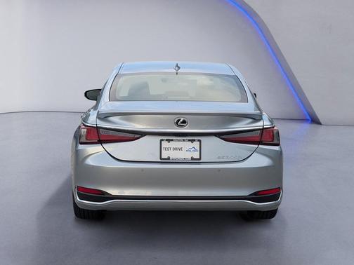 2025 Lexus ES 300h Base