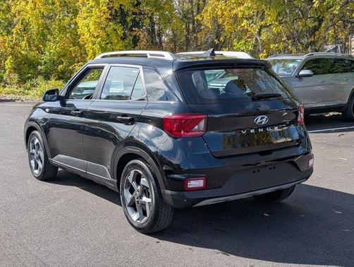 2022 Hyundai VENUE SEL