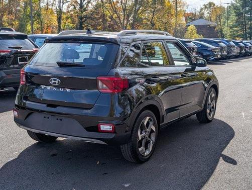 2022 Hyundai VENUE SEL