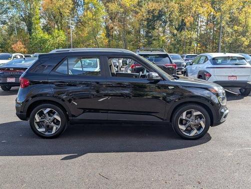 2022 Hyundai VENUE SEL