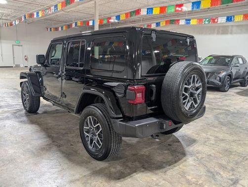Black Clearcoat 2025 Jeep Wrangler Sahara