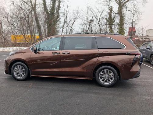 2024 Toyota Sienna XLE