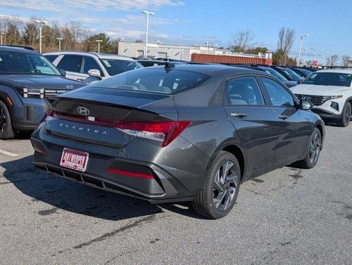 2025 Hyundai ELANTRA SEL Sport