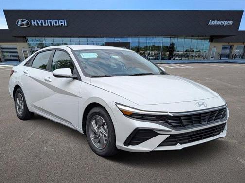 2025 Hyundai ELANTRA SE