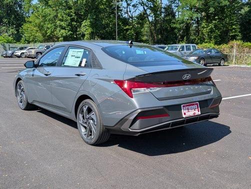 2025 Hyundai ELANTRA HEV SEL Sport