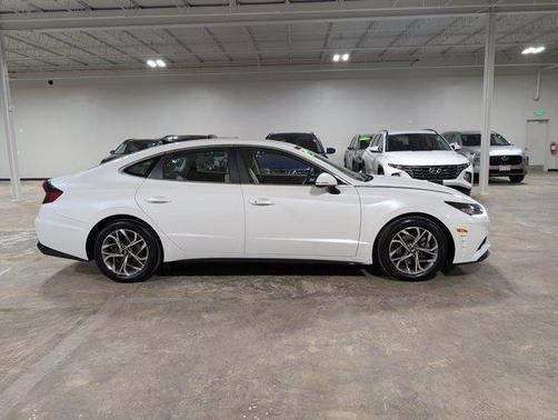2022 Hyundai SONATA SEL