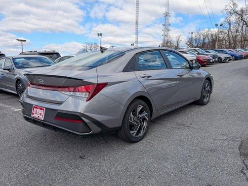 2025 Hyundai ELANTRA SEL Sport