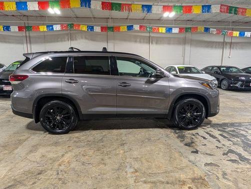 Predawn Gray Mica 2019 Toyota Highlander SE
