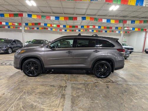 Predawn Gray Mica 2019 Toyota Highlander SE