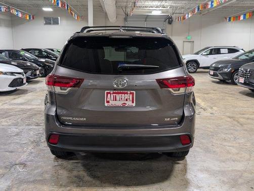 Predawn Gray Mica 2019 Toyota Highlander SE