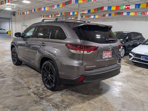 Predawn Gray Mica 2019 Toyota Highlander SE