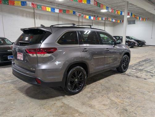 Predawn Gray Mica 2019 Toyota Highlander SE