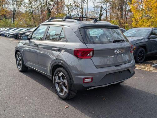 2022 Hyundai VENUE SEL