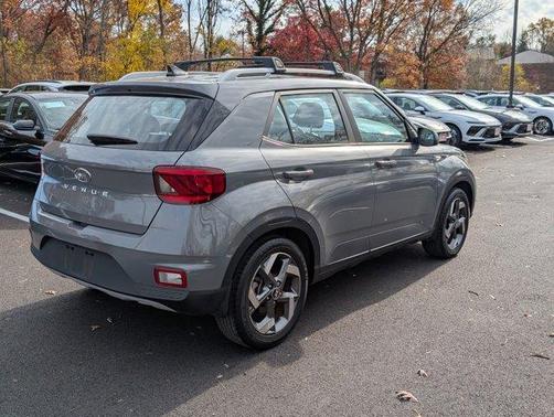 2022 Hyundai VENUE SEL