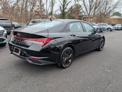 2022 Hyundai ELANTRA SEL