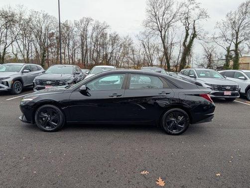 2022 Hyundai ELANTRA SEL