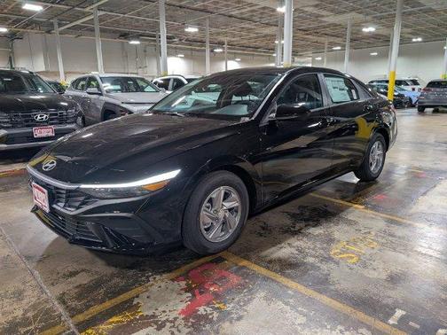 Black 2026 Hyundai ELANTRA SE