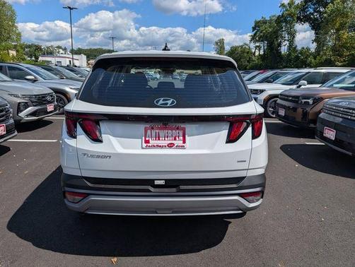 2026 Hyundai TUCSON SE