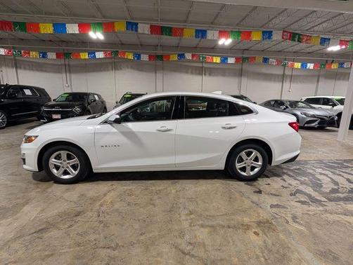 Summit White 2024 Chevrolet Malibu LT