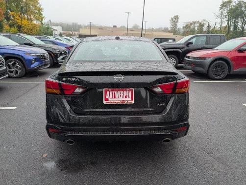 Super Black 2025 Nissan Altima SV
