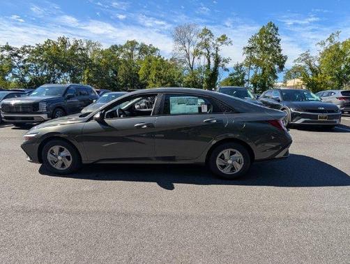 Amazon Gray 2026 Hyundai ELANTRA SE