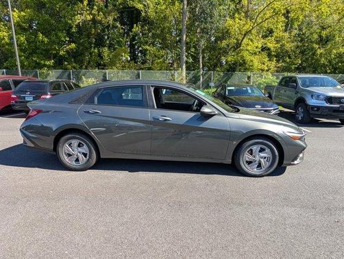 Amazon Gray 2026 Hyundai ELANTRA SE
