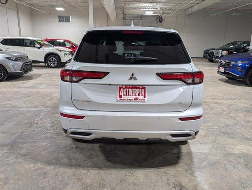 2024 Mitsubishi Outlander SE
