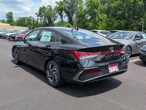 2025 Hyundai ELANTRA Limited
