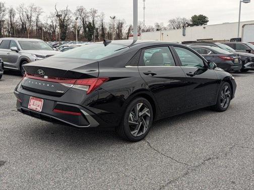 2025 Hyundai ELANTRA Limited