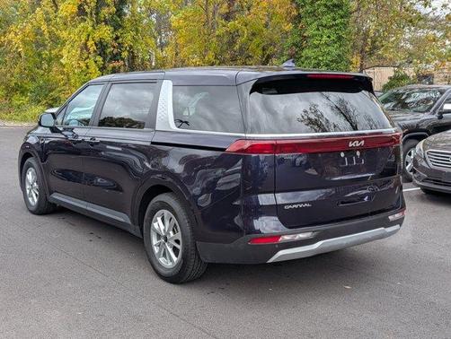 2024 Kia Carnival LX