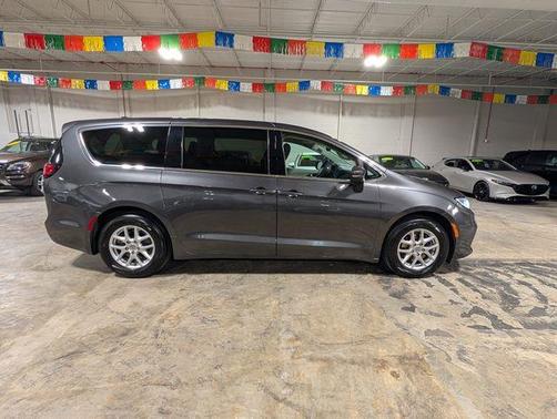 Granite Crystal Clearcoat Metallic 2023 Chrysler Pacifica Touring-L