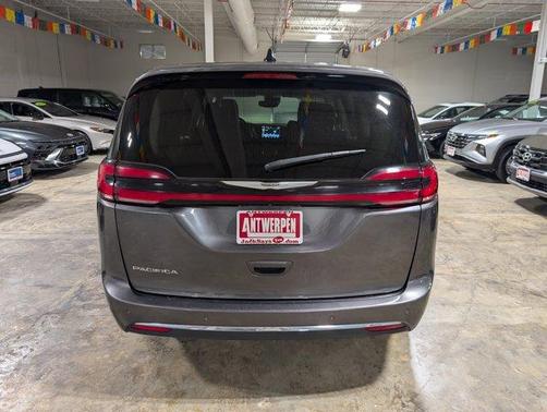 Granite Crystal Clearcoat Metallic 2023 Chrysler Pacifica Touring-L