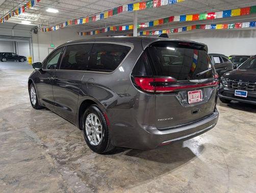 Granite Crystal Clearcoat Metallic 2023 Chrysler Pacifica Touring-L
