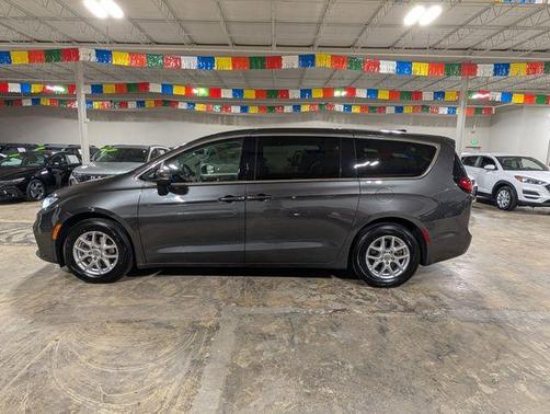 Granite Crystal Clearcoat Metallic 2023 Chrysler Pacifica Touring-L