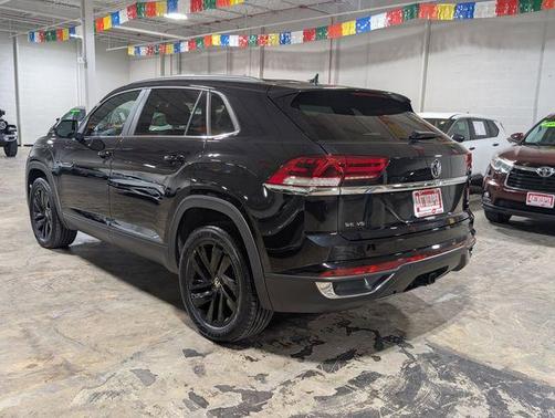 Deep Black Pearl Effect 2023 Volkswagen Atlas Cross Sport 3.6L V6 SE w/Technology