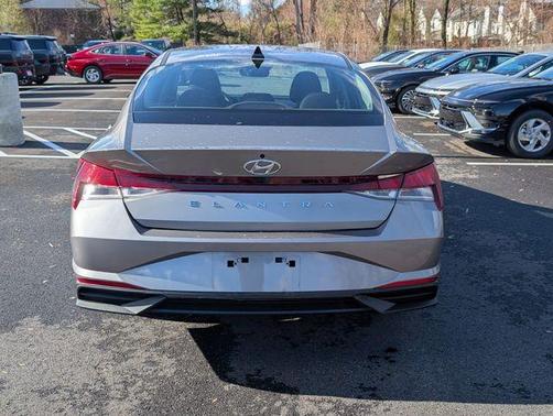 2022 Hyundai ELANTRA SEL