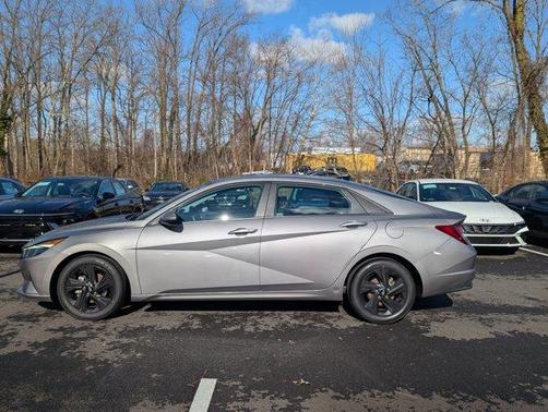 2022 Hyundai ELANTRA SEL