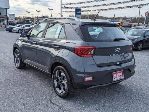 2025 Hyundai VENUE SEL