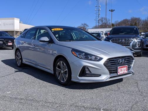 Photo 2 of 30 of 2019 Hyundai Sonata Hybrid Limited