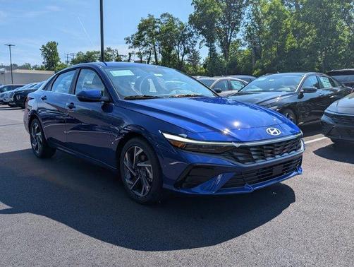2025 Hyundai ELANTRA Limited