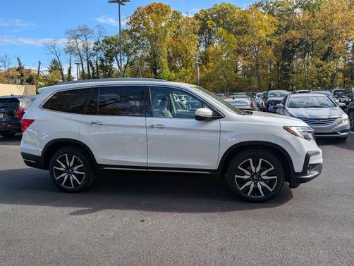 2022 Honda Pilot Touring 8-Passenger