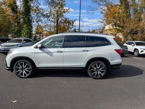 2022 Honda Pilot Touring 8-Passenger