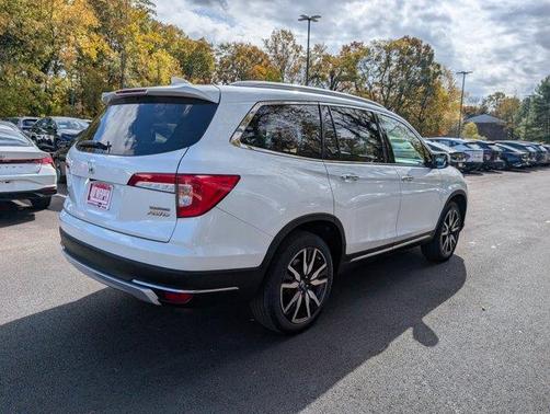 2022 Honda Pilot Touring 8-Passenger