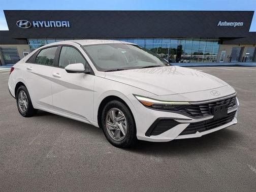 2025 Hyundai ELANTRA SE
