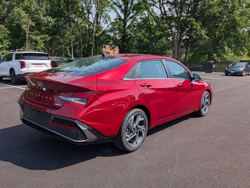 2025 Hyundai ELANTRA Limited