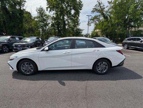White 2024 Hyundai ELANTRA SEL